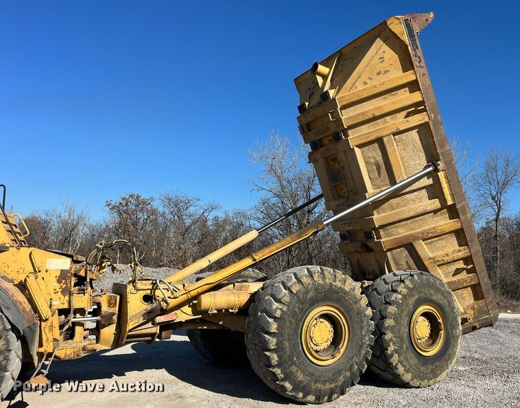 image for item LD9854 1995 Caterpillar D400D  haul truck