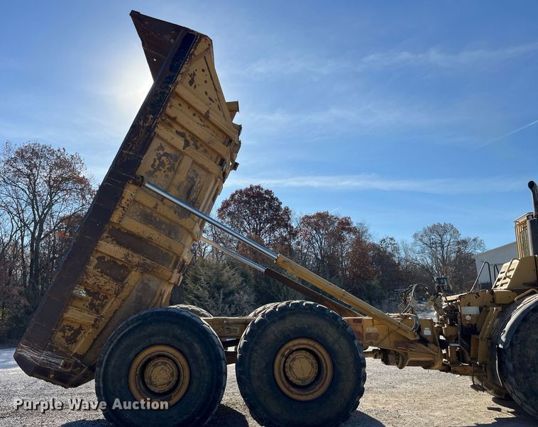 image for item LD9854 1995 Caterpillar D400D  haul truck