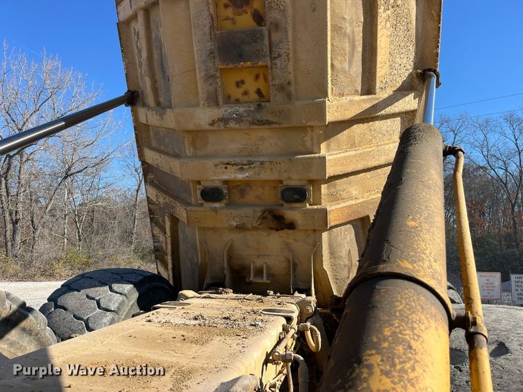 image for item LD9854 1995 Caterpillar D400D  haul truck