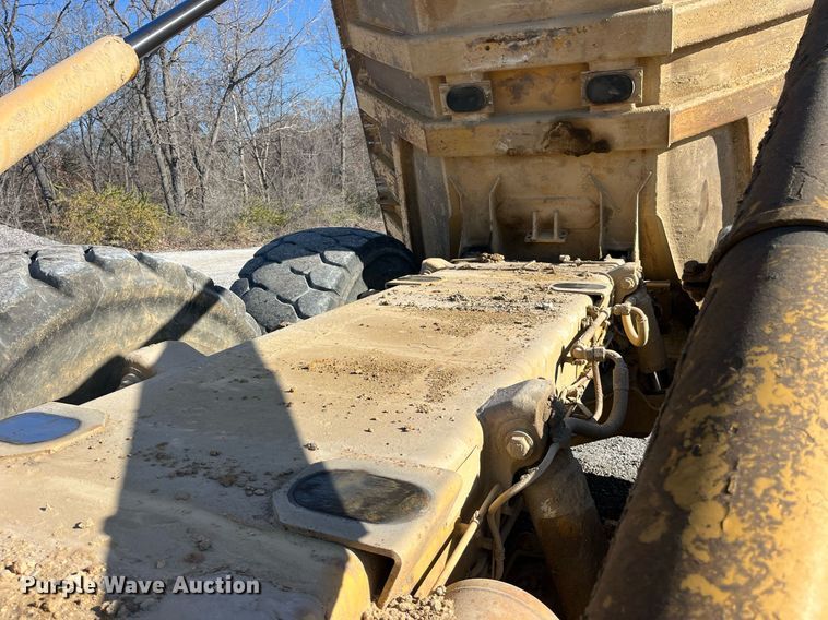 image for item LD9854 1995 Caterpillar D400D  haul truck