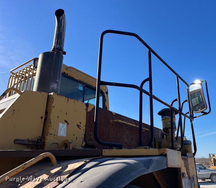 image for item LD9854 1995 Caterpillar D400D  haul truck