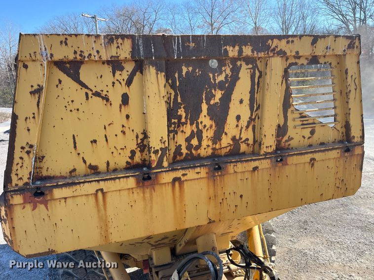 image for item LD9854 1995 Caterpillar D400D  haul truck