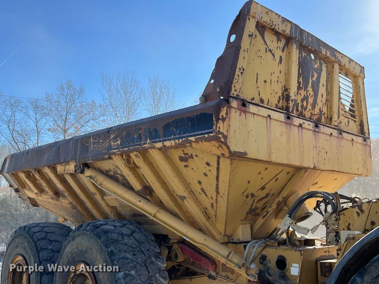 image for item LD9854 1995 Caterpillar D400D  haul truck