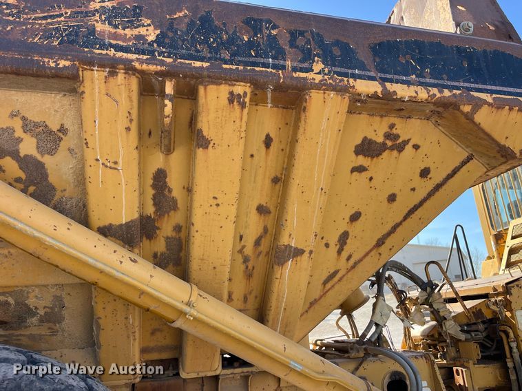image for item LD9854 1995 Caterpillar D400D  haul truck