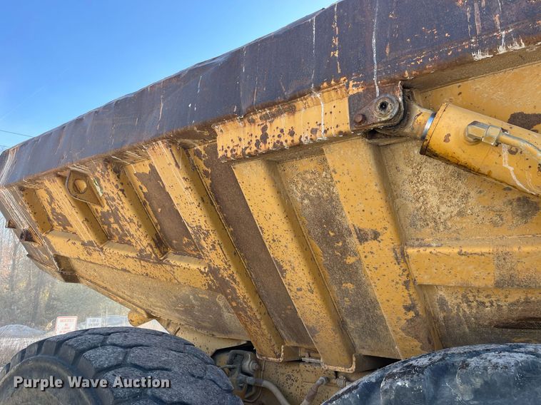 image for item LD9854 1995 Caterpillar D400D  haul truck