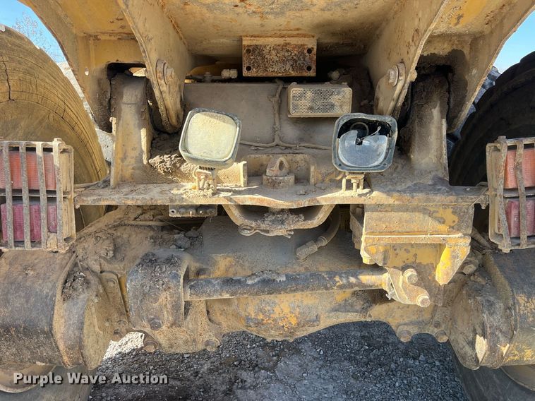 image for item LD9854 1995 Caterpillar D400D  haul truck