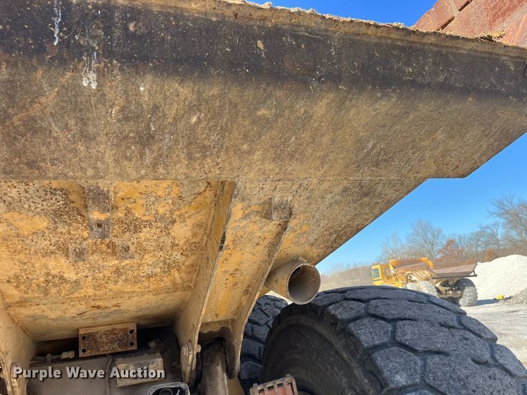 image for item LD9854 1995 Caterpillar D400D  haul truck