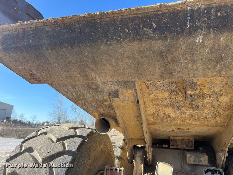 image for item LD9854 1995 Caterpillar D400D  haul truck