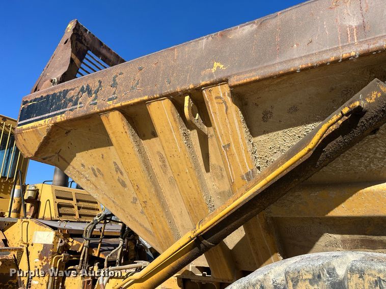 image for item LD9854 1995 Caterpillar D400D  haul truck