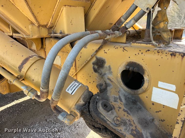 image for item LD9854 1995 Caterpillar D400D  haul truck
