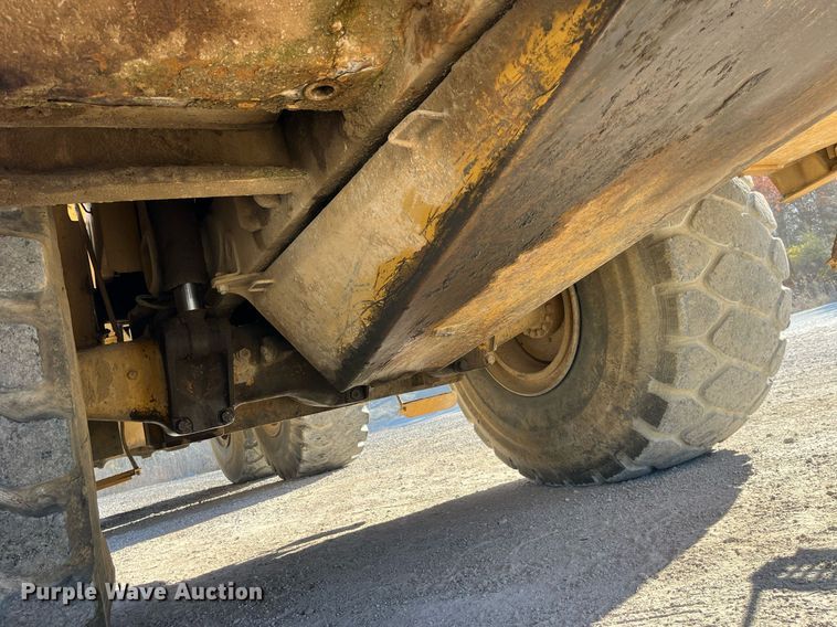 image for item LD9854 1995 Caterpillar D400D  haul truck