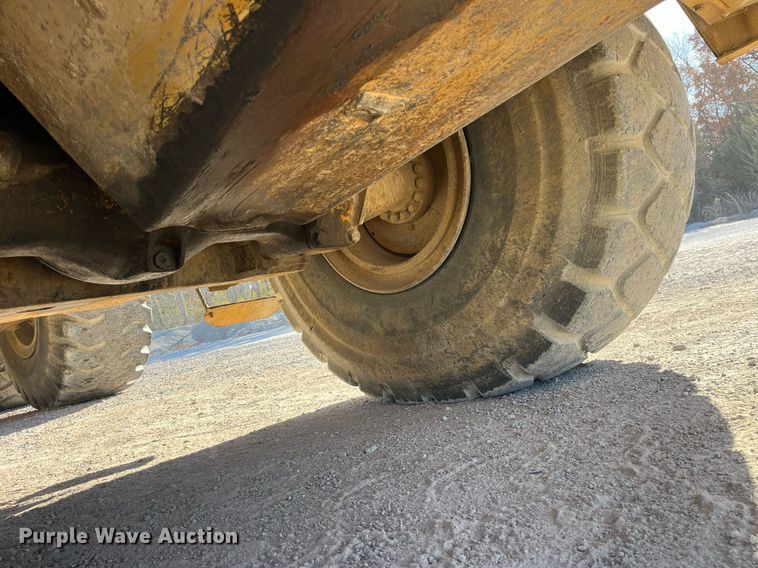 image for item LD9854 1995 Caterpillar D400D  haul truck