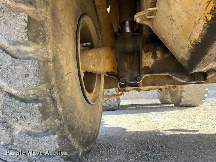 image for item LD9854 1995 Caterpillar D400D  haul truck