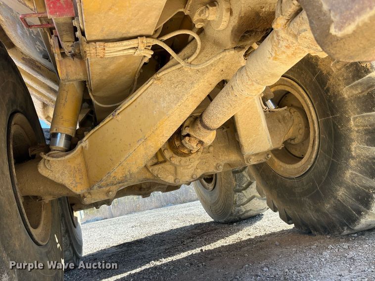 image for item LD9854 1995 Caterpillar D400D  haul truck