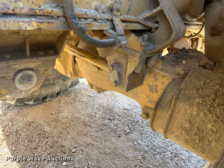 image for item LD9854 1995 Caterpillar D400D  haul truck