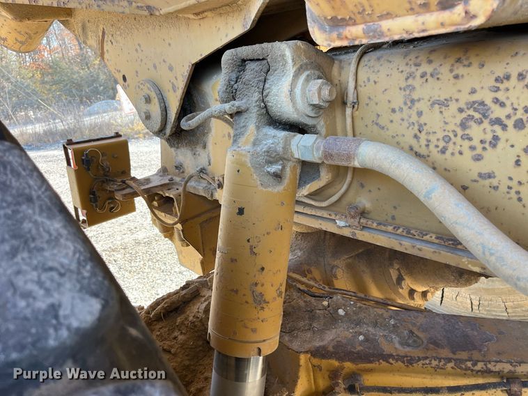 image for item LD9854 1995 Caterpillar D400D  haul truck