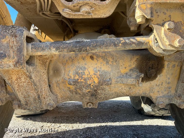 image for item LD9854 1995 Caterpillar D400D  haul truck