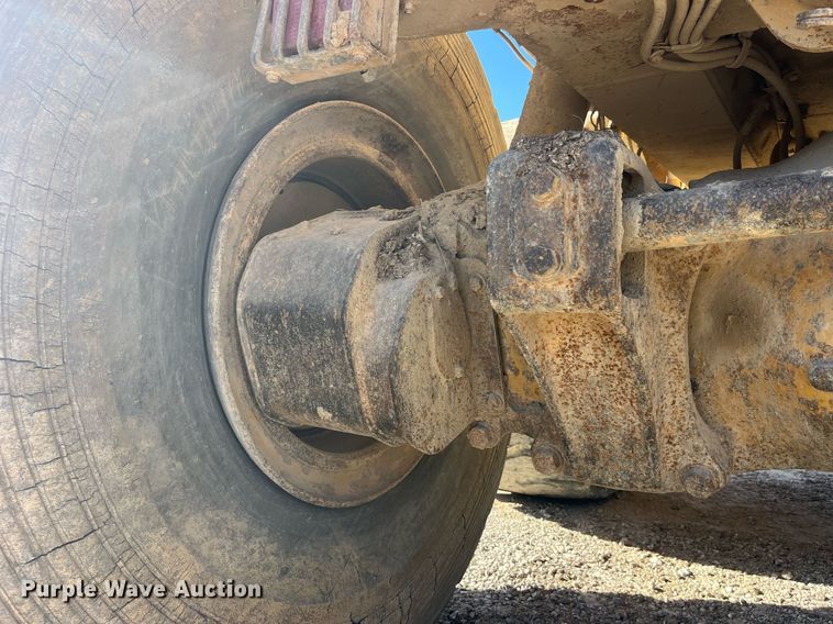 image for item LD9854 1995 Caterpillar D400D  haul truck