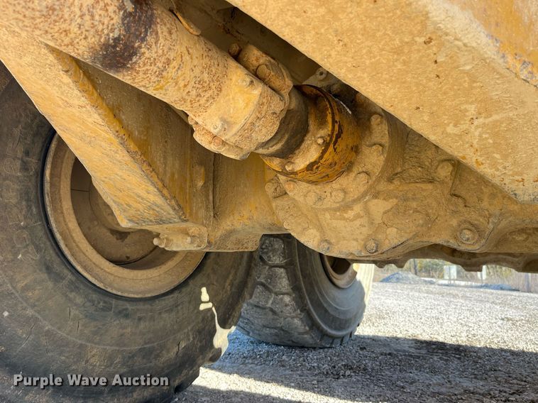 image for item LD9854 1995 Caterpillar D400D  haul truck