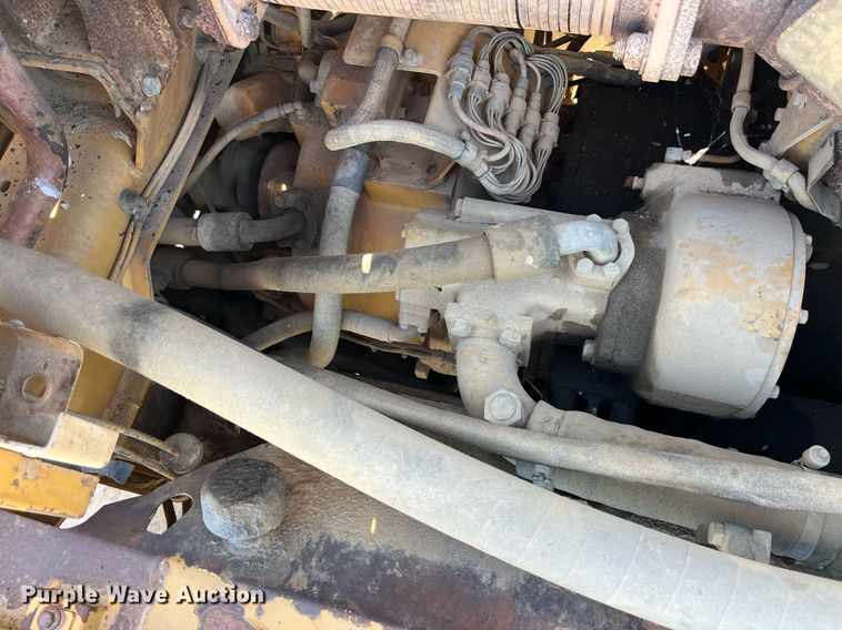 image for item LD9854 1995 Caterpillar D400D  haul truck