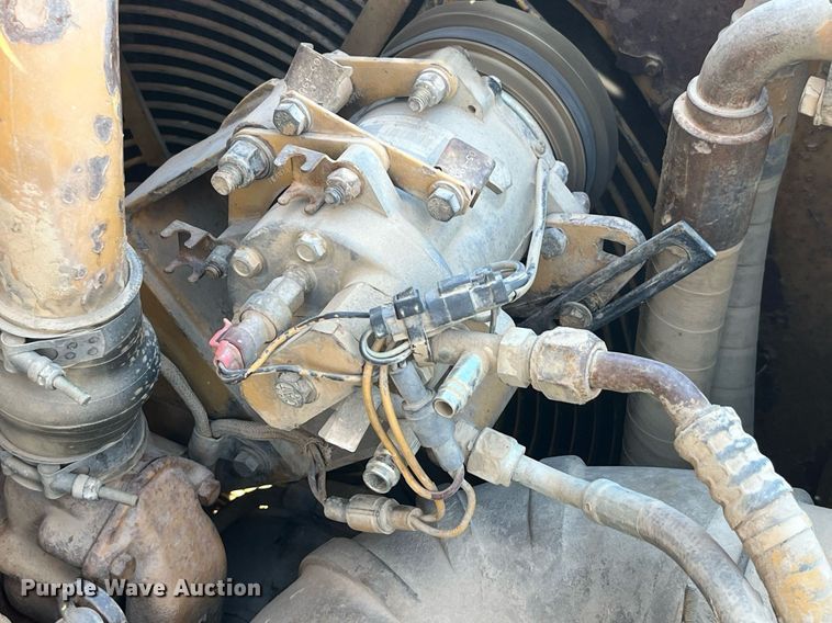 image for item LD9854 1995 Caterpillar D400D  haul truck