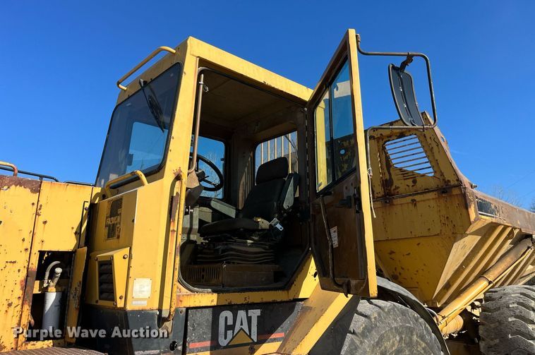 image for item LD9854 1995 Caterpillar D400D  haul truck