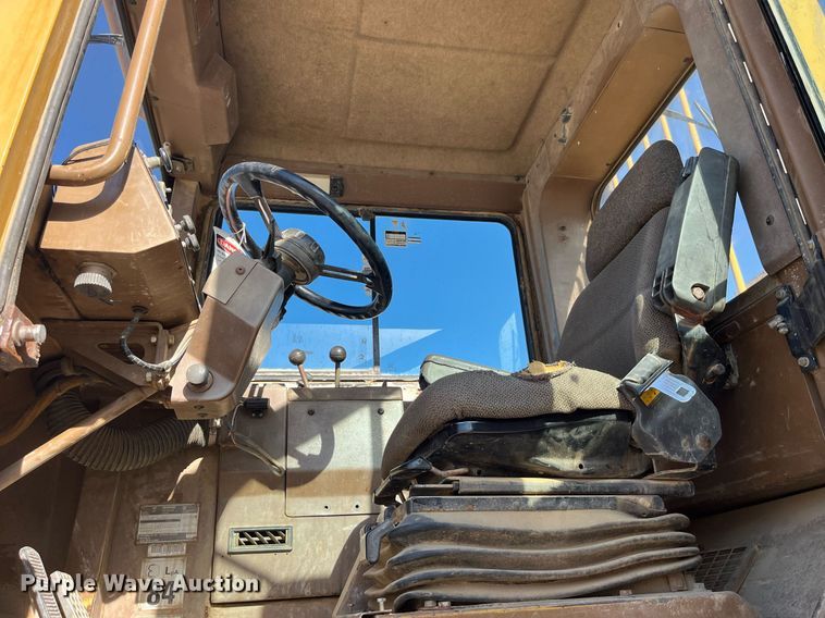 image for item LD9854 1995 Caterpillar D400D  haul truck