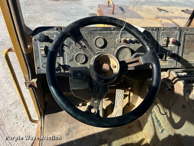 image for item LD9854 1995 Caterpillar D400D  haul truck