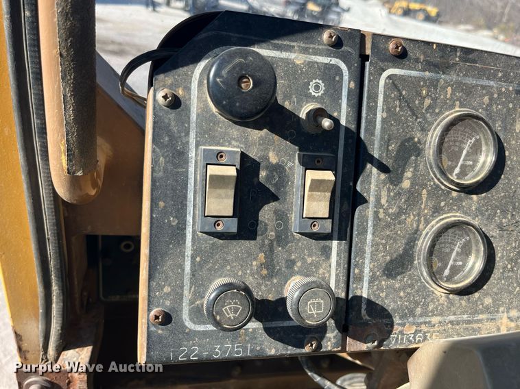 image for item LD9854 1995 Caterpillar D400D  haul truck