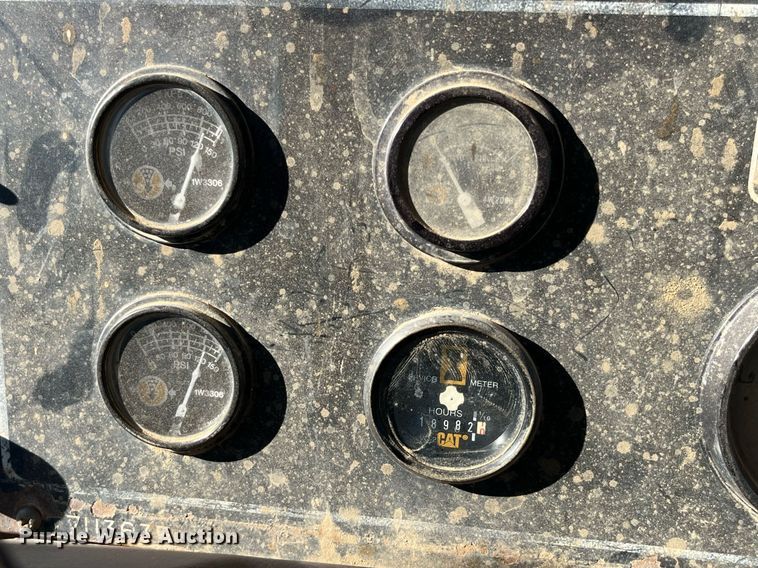 image for item LD9854 1995 Caterpillar D400D  haul truck