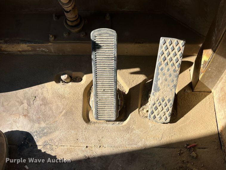 image for item LD9854 1995 Caterpillar D400D  haul truck