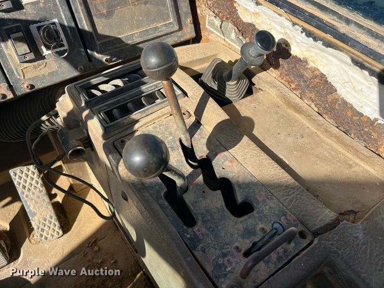 image for item LD9854 1995 Caterpillar D400D  haul truck