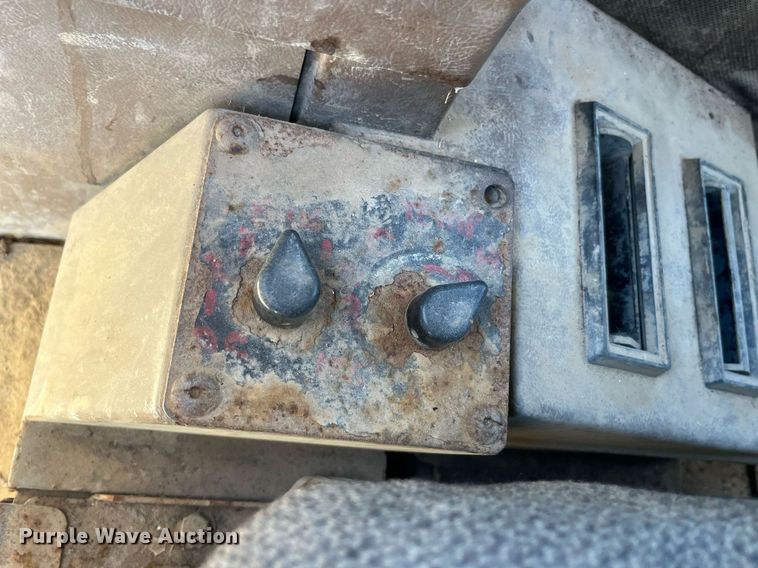 image for item LD9854 1995 Caterpillar D400D  haul truck