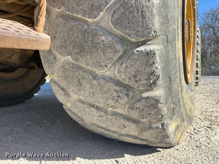 image for item LD9854 1995 Caterpillar D400D  haul truck