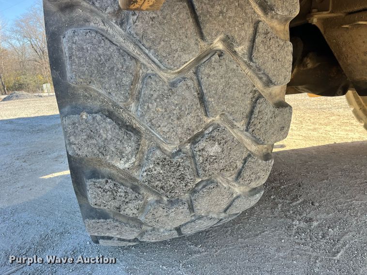 image for item LD9854 1995 Caterpillar D400D  haul truck