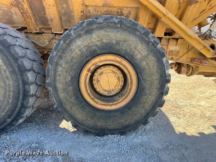 image for item LD9854 1995 Caterpillar D400D  haul truck