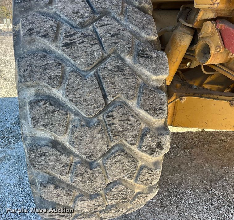 image for item LD9854 1995 Caterpillar D400D  haul truck