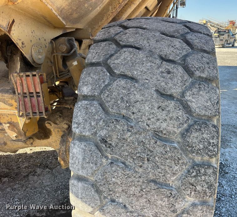 image for item LD9854 1995 Caterpillar D400D  haul truck