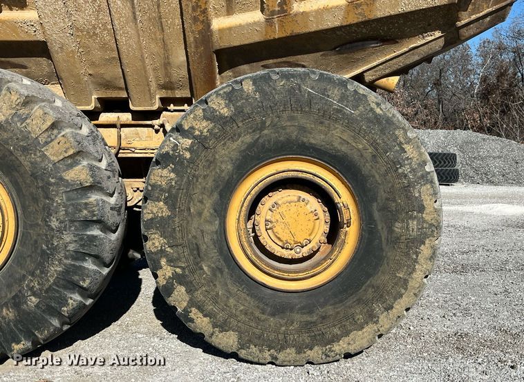 image for item LD9854 1995 Caterpillar D400D  haul truck