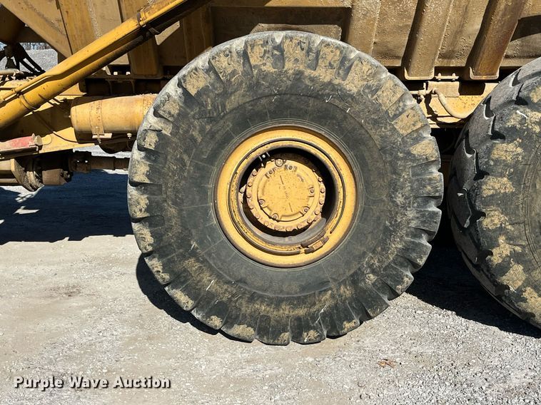 image for item LD9854 1995 Caterpillar D400D  haul truck