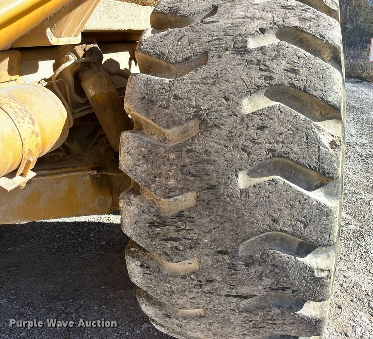 image for item LD9854 1995 Caterpillar D400D  haul truck