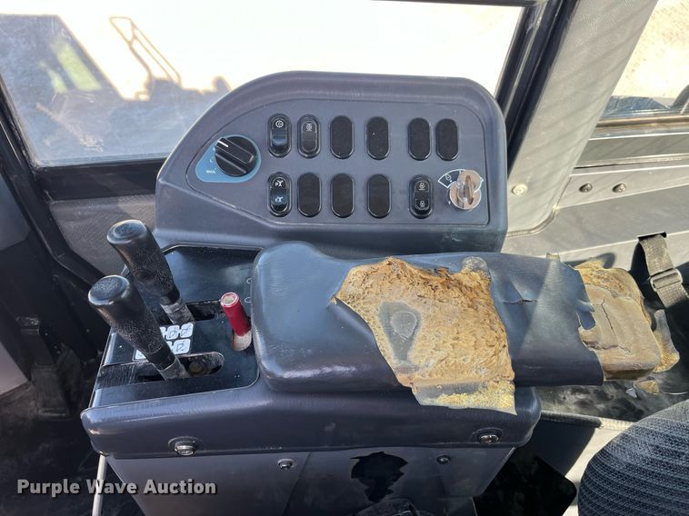 image for item LD9855 2011 Komatsu WA480-6  wheel loader