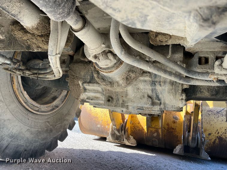 image for item LD9855 2011 Komatsu WA480-6  wheel loader