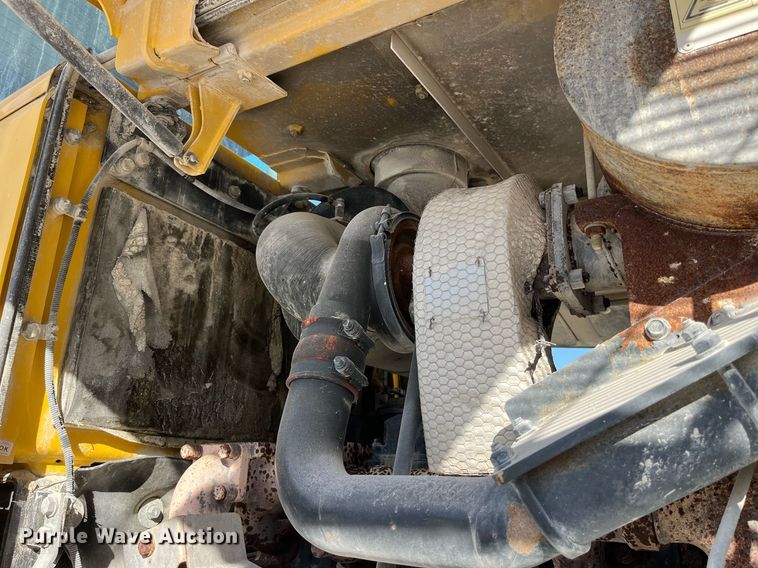 image for item LD9855 2011 Komatsu WA480-6  wheel loader