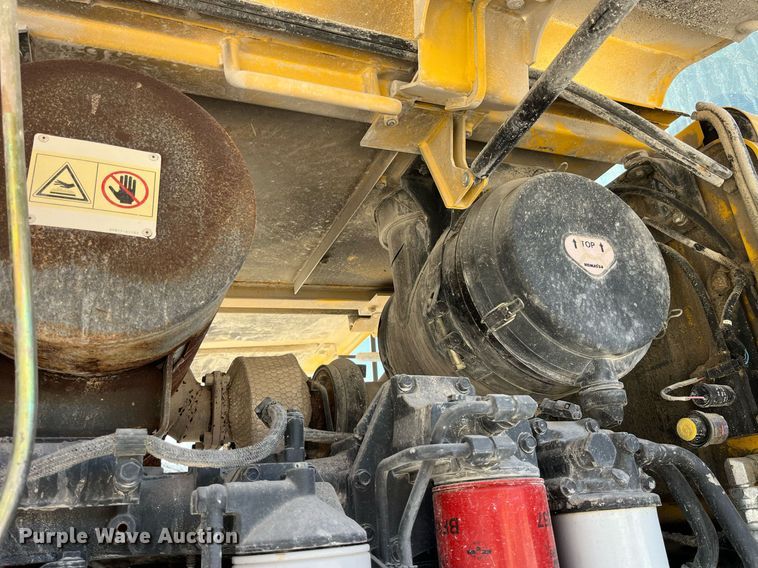 image for item LD9855 2011 Komatsu WA480-6  wheel loader