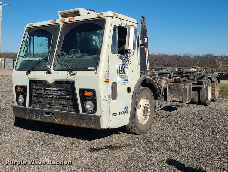 image for item LJ9360 2013 Mack LEU  hook lift truck