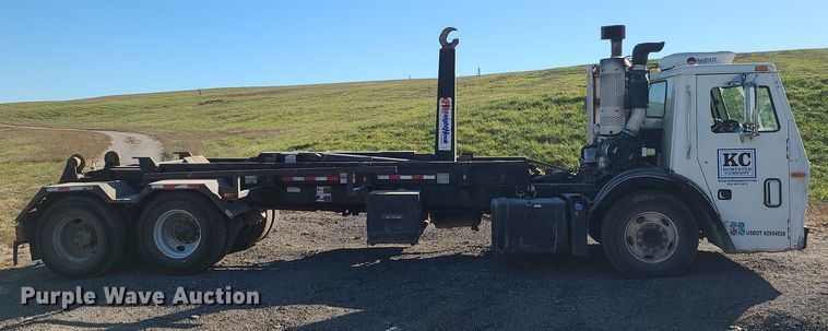 image for item LJ9360 2013 Mack LEU  hook lift truck