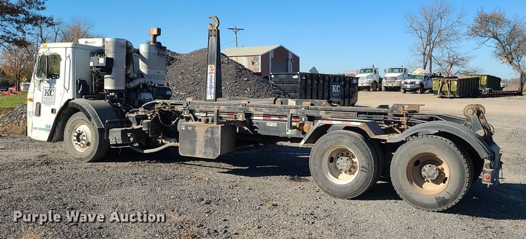 image for item LJ9360 2013 Mack LEU  hook lift truck