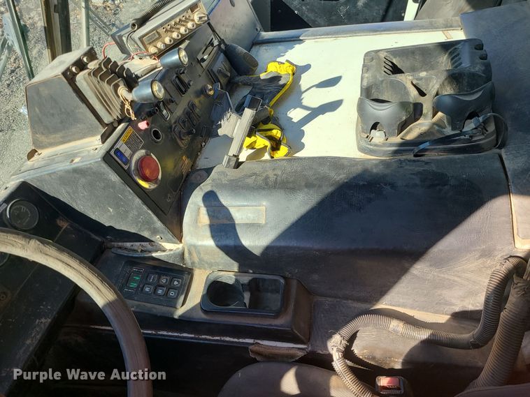 image for item LJ9360 2013 Mack LEU  hook lift truck