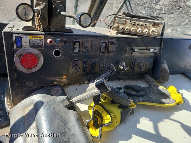 image for item LJ9360 2013 Mack LEU  hook lift truck